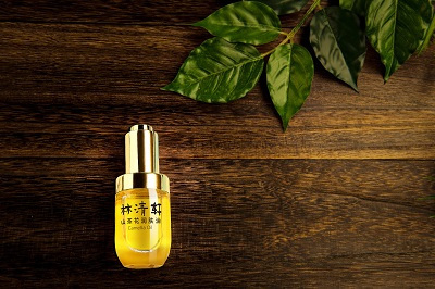 清新養(yǎng)護(hù)每一寸肌膚 全新林清軒山茶花潤(rùn)膚油的植物之道